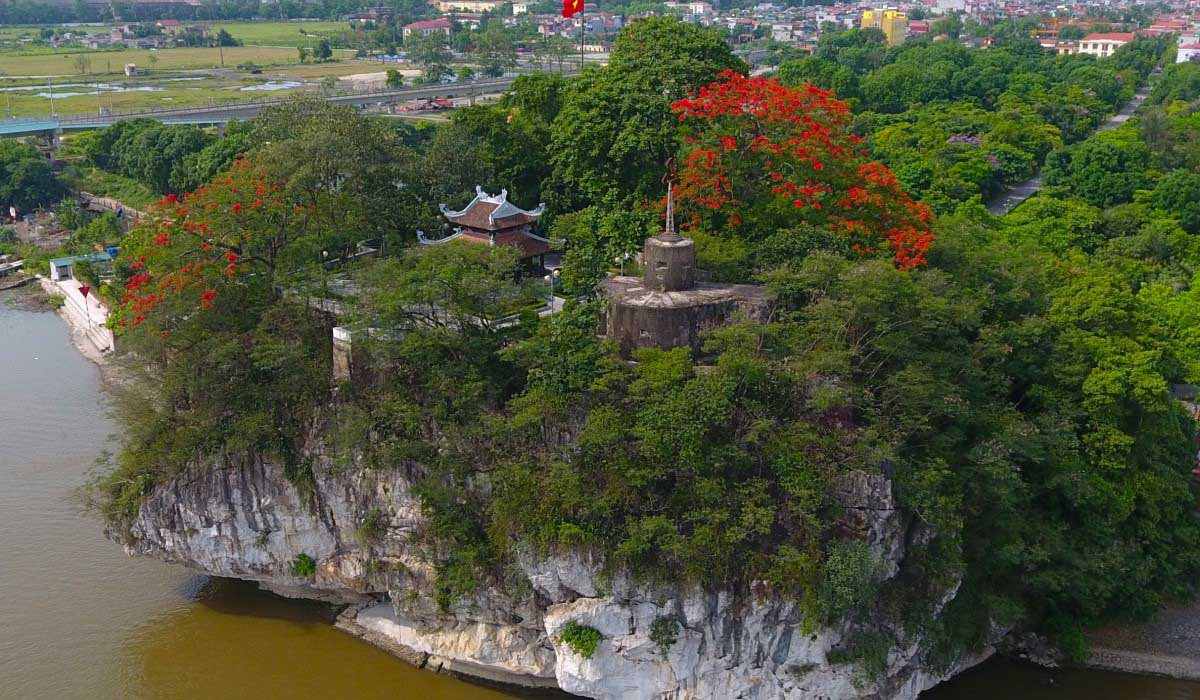 hiking in Ninh Binh